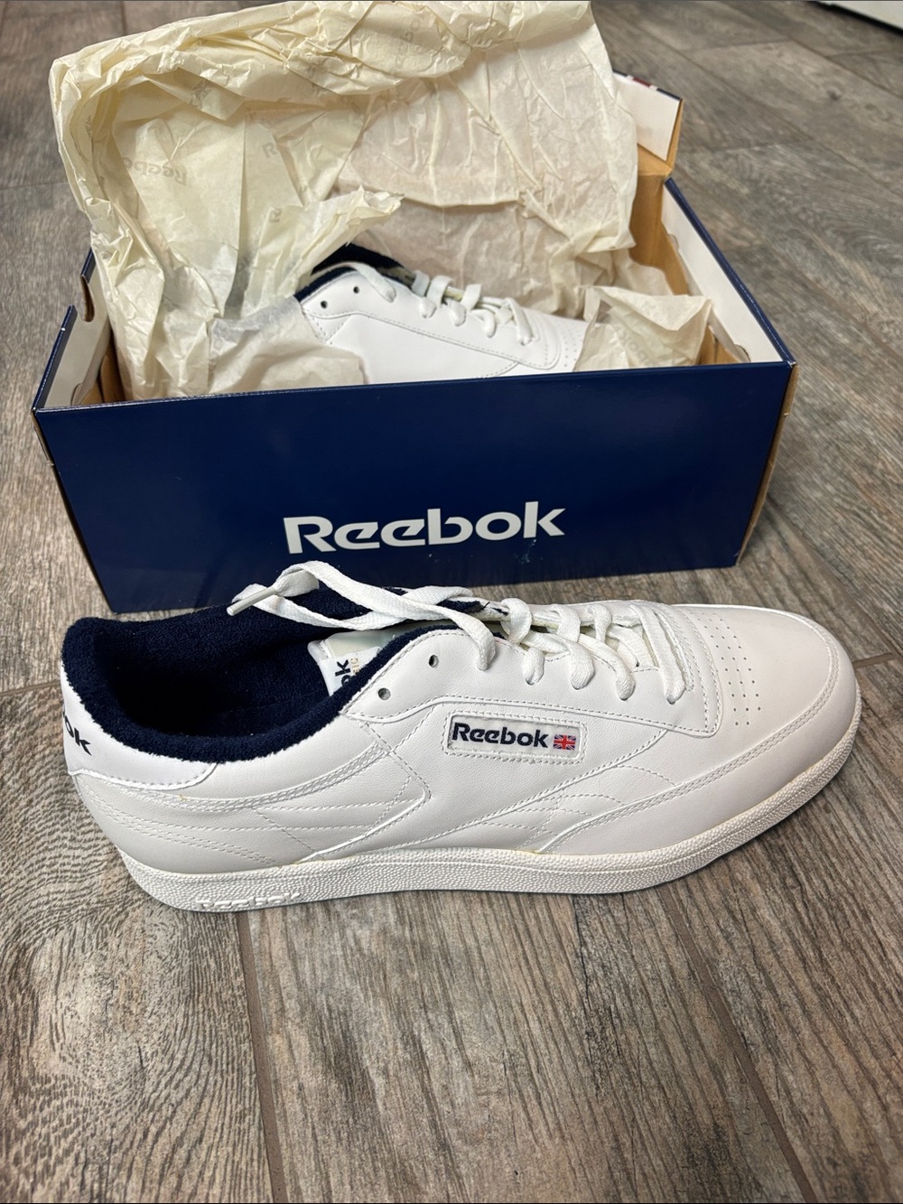 New in Box Reebok White Leather Sneakers with Navy Lining